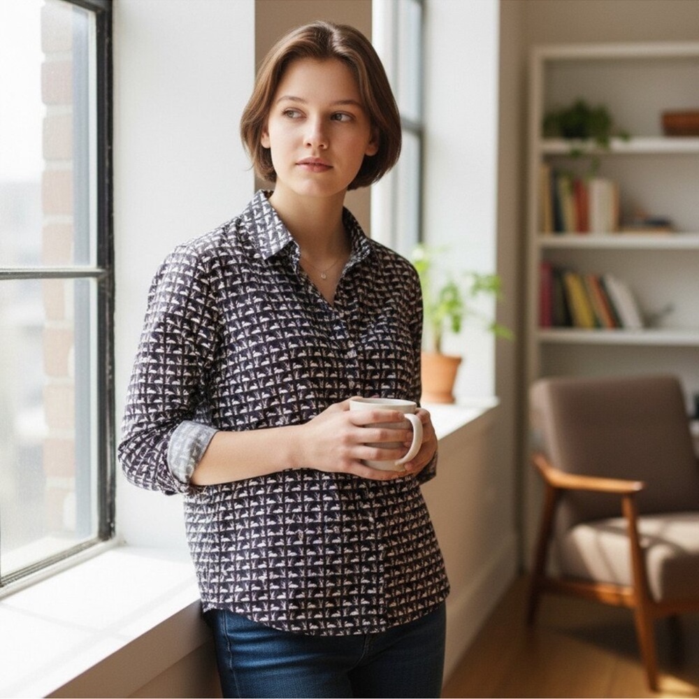 Talbots Blue White Swan Print Cotton Button Down Shirt Size 12 Preppy Classic - Picture 3 of 11